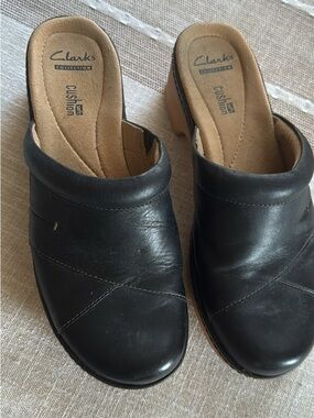 Clarks Black Leather Mule Clogs with Cushioned Insole
